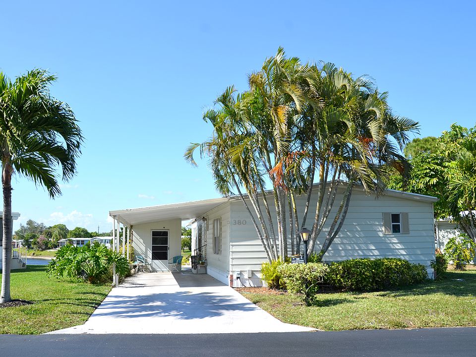 1st image of 380 NE Jade Cir