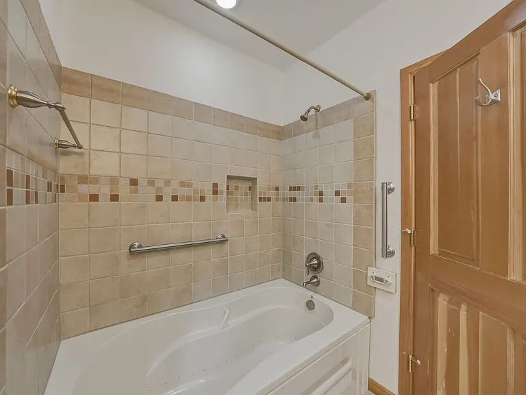 637 NW Silver Buckle Rd — Photo 39