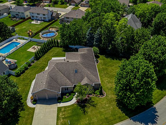 3rd image of 287 Barrington Ln