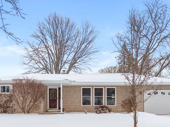 232 Glenview Dr, Paw Paw, MI 49079