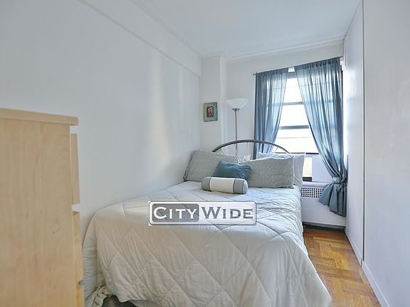 4th image of 137 E 38th St APT 10H