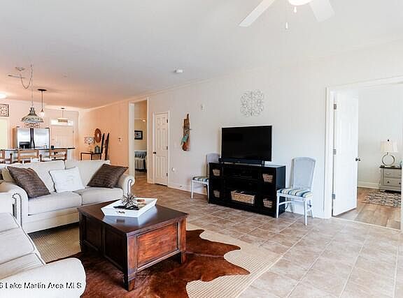 4th image of 230 Crowne Pointe Rd