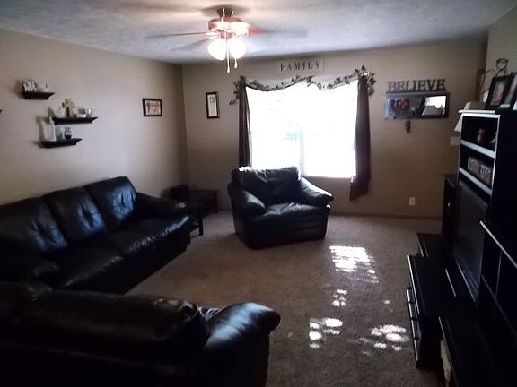 3rd image of 419 Ruby Ave
