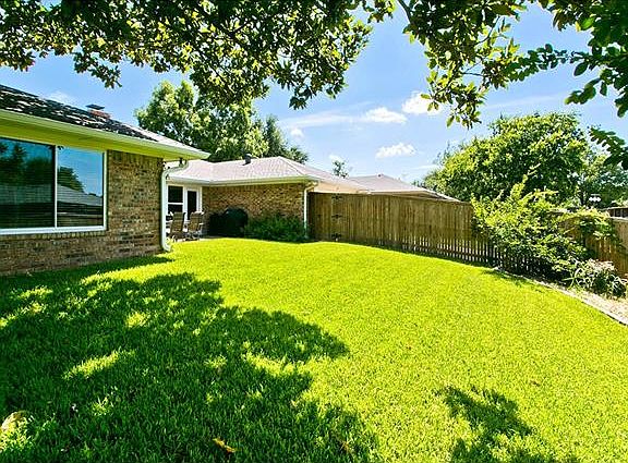 4th image of 2513 Fairview Dr