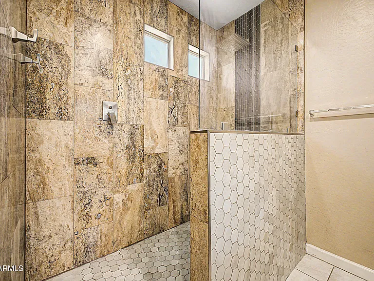 1619 N Hillcrest — Photo 14