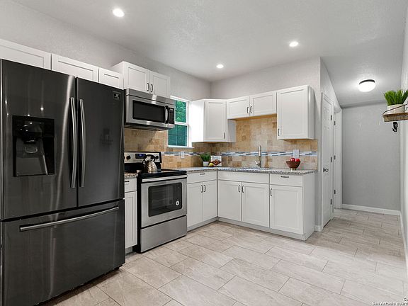5th image of 3023 Greenacres Dr