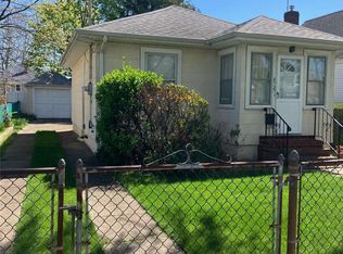 8533 263rd St, Floral Park, NY 11001