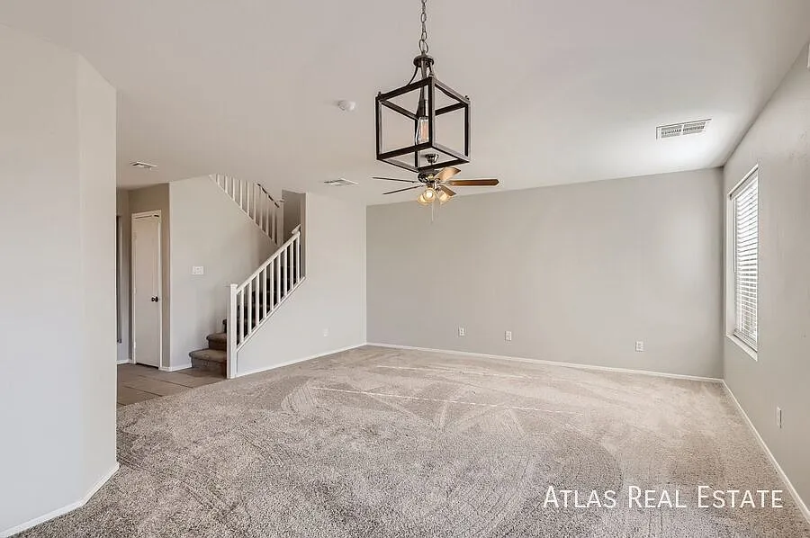 4 Bedroom 2.5 Bathroom Home in Laveen — Photo 2