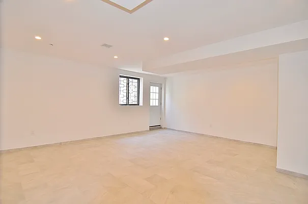 Rented by Park Property Advisors | media 12