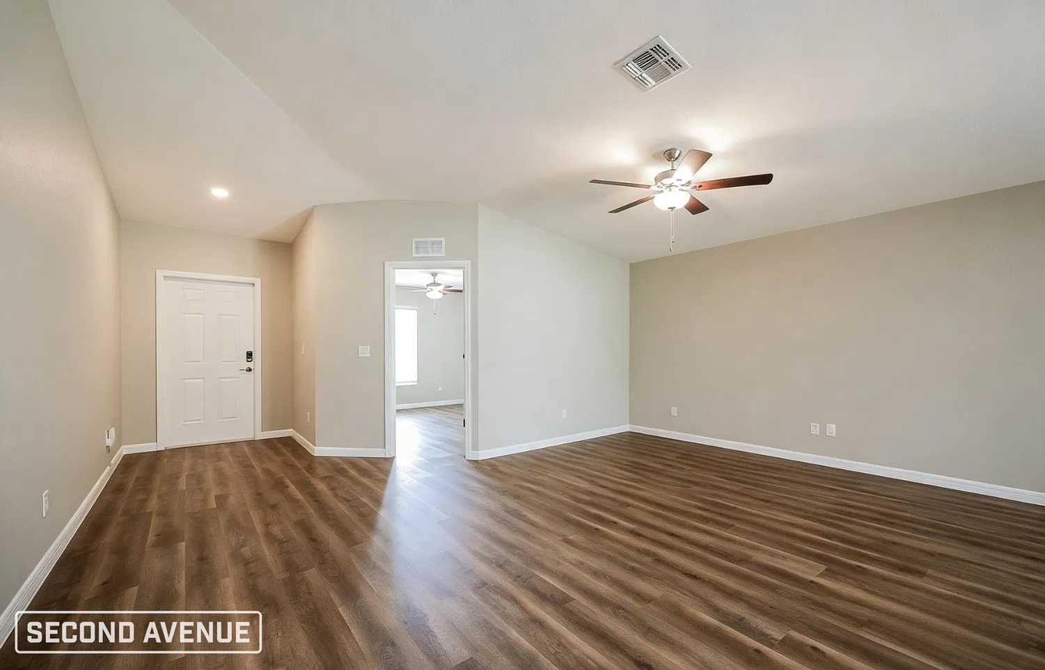 4 bed, 2.0 bath, 1833 sqft, $1,949 — Photo 4