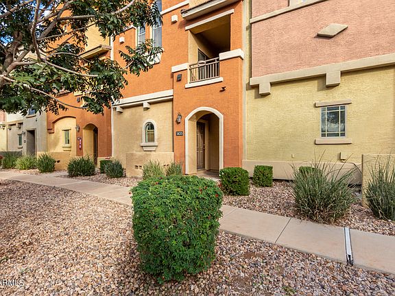 2nd image of 2402 E 5TH Street #1433
