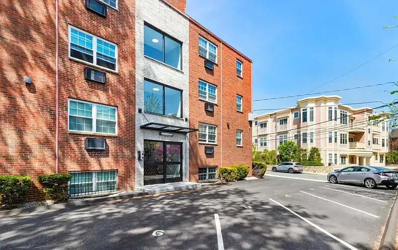 2 bed, 725 sqft, $3,400 — Photo 2