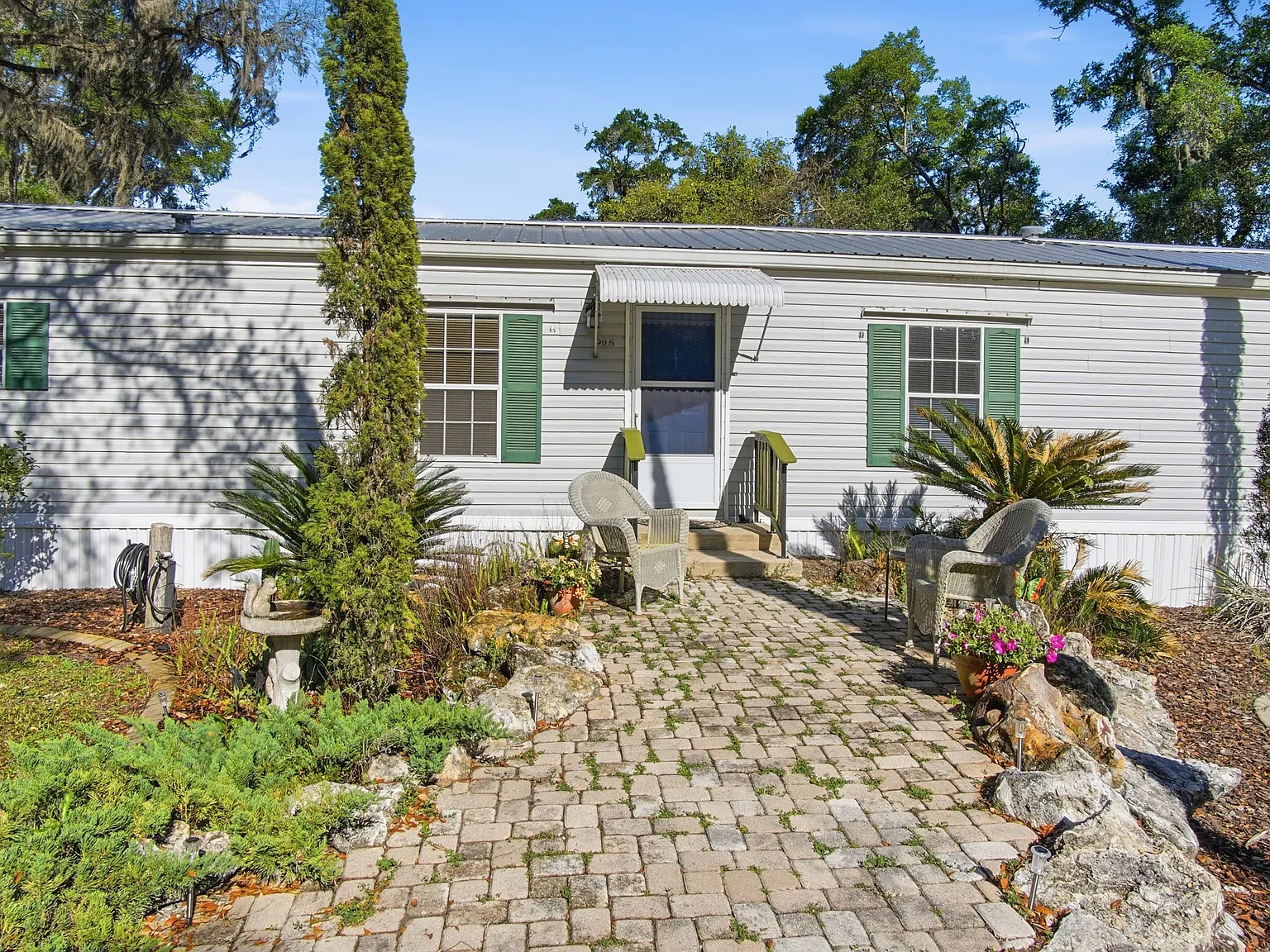 3 bed, 1216 sqft, $2,050 — Photo 4