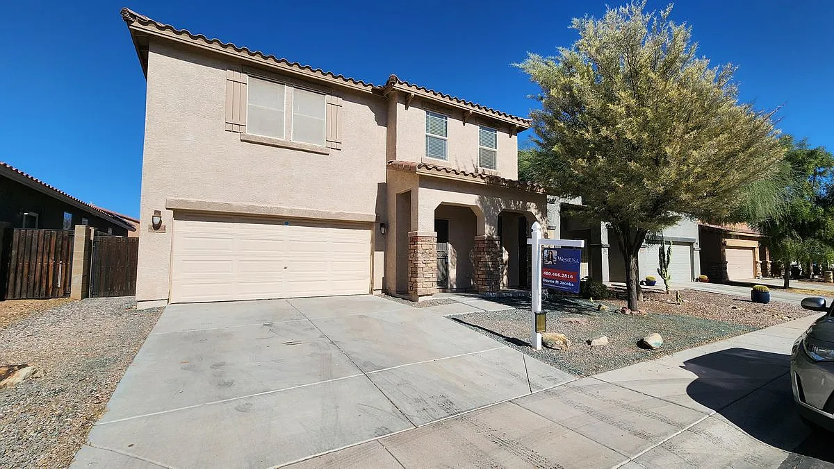 4 bed, 3.0 bath, 2695 sqft, $2,095 — Photo 1