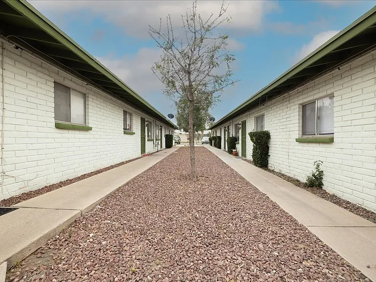 217-231 W Rillito St — Photo 3