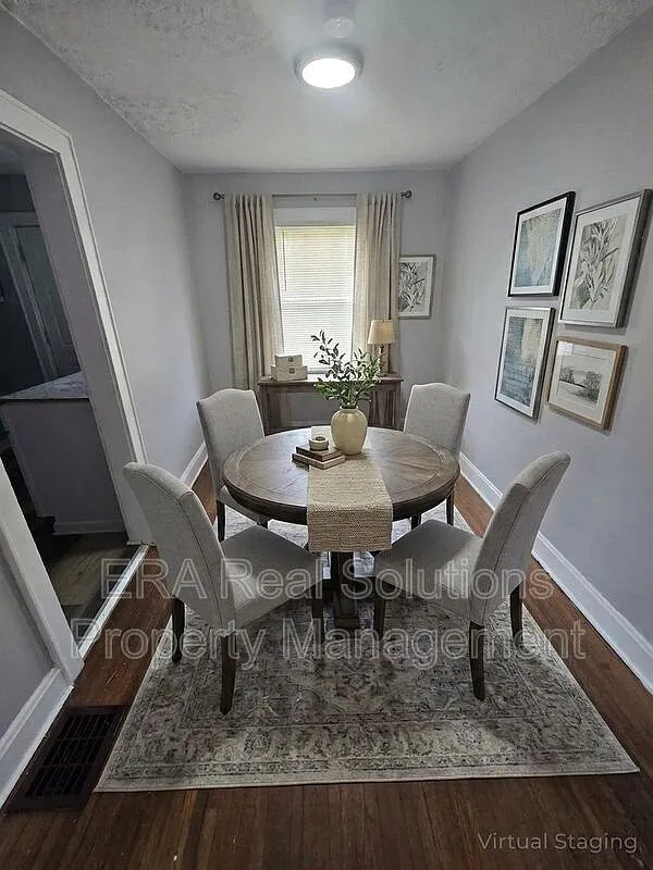 2 bed, 1.0 bath, 882 sqft, $900 — Photo 2