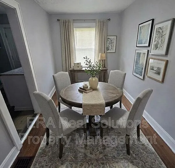 1577 E Cordell Ave — Photo 2