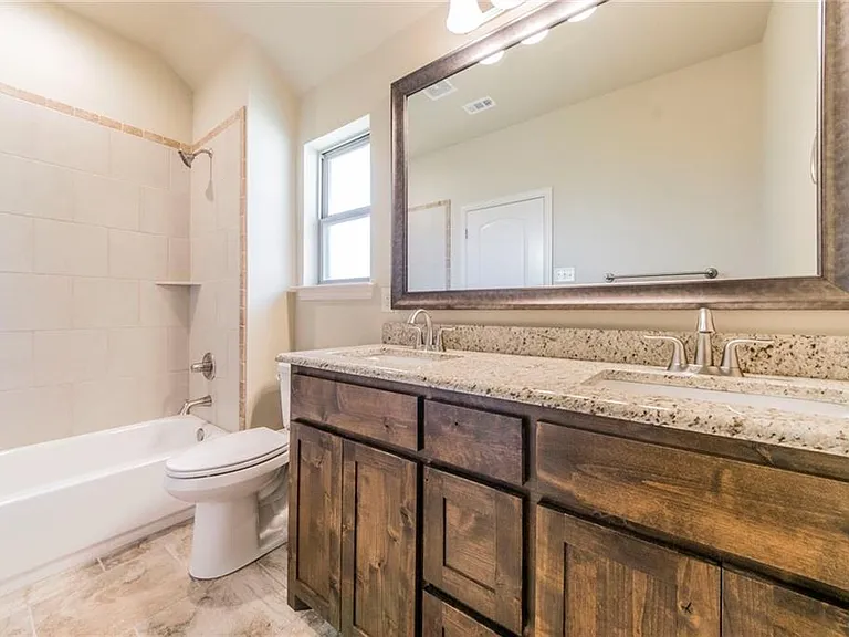 305 Jasmine Ct — Photo 13