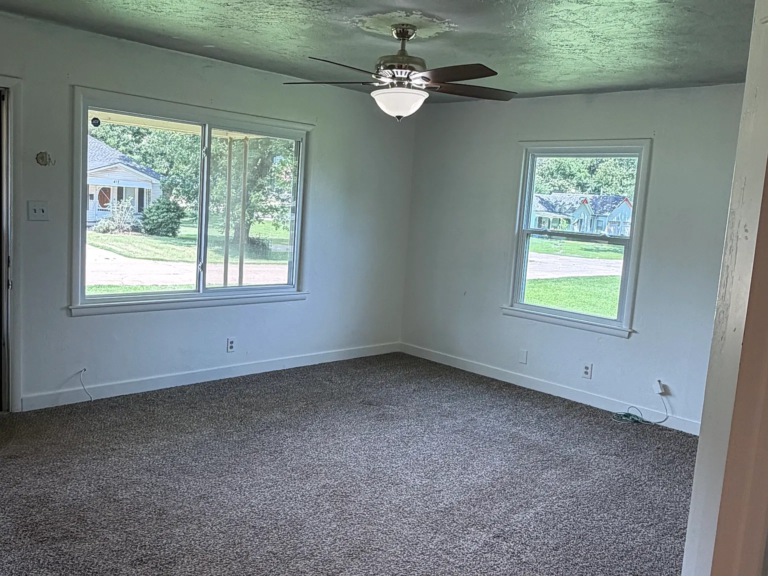 3 bed, 968 sqft, $1,200 — Photo 3