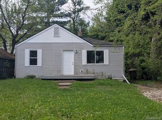 54 E Princeton Ave, Pontiac, MI 48340