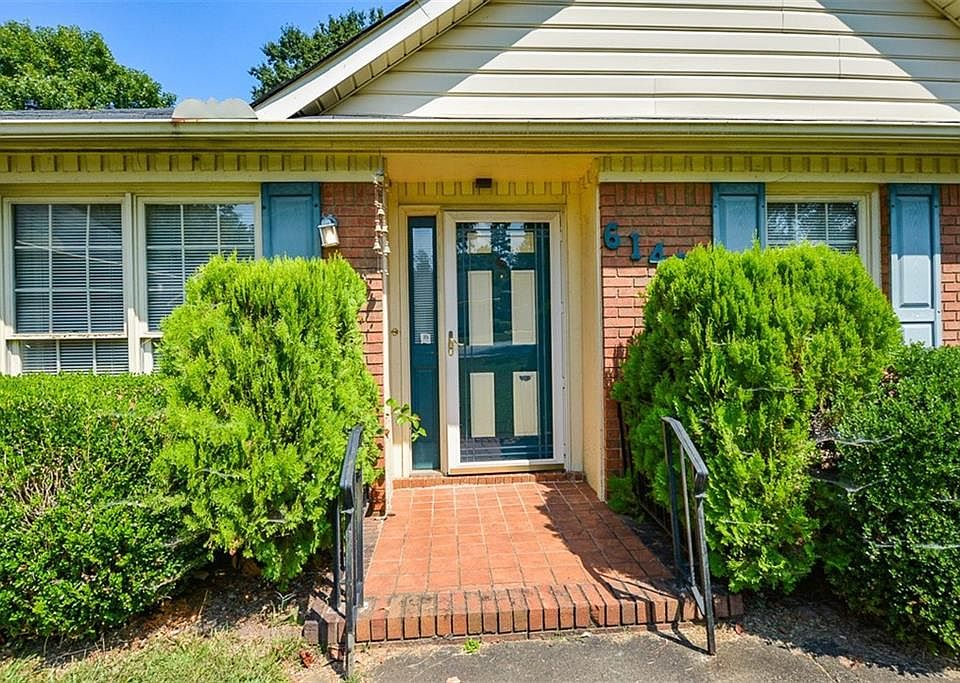 1st image of 6142 Douglas Manor Ct