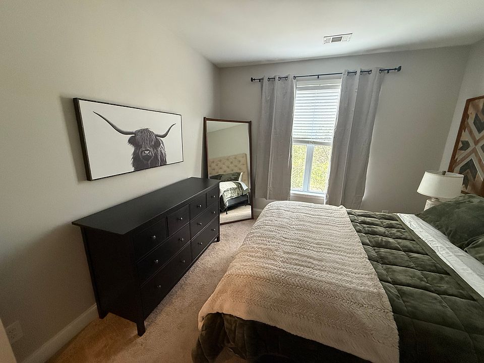 Room being rented, fully furnished