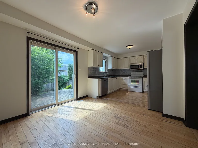 75 Margaret Graham Cres — Photo 10