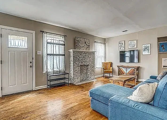 1011 Lombrano St — Photo 13