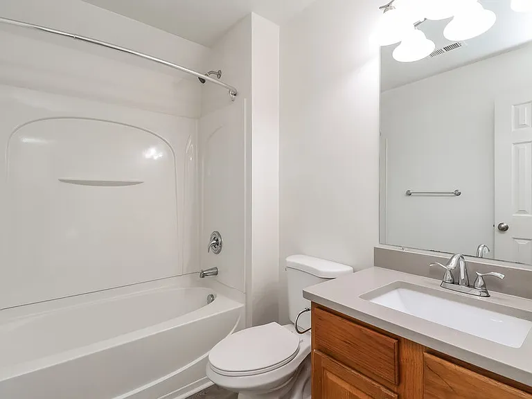 814 Oakshire Cir — Photo 16
