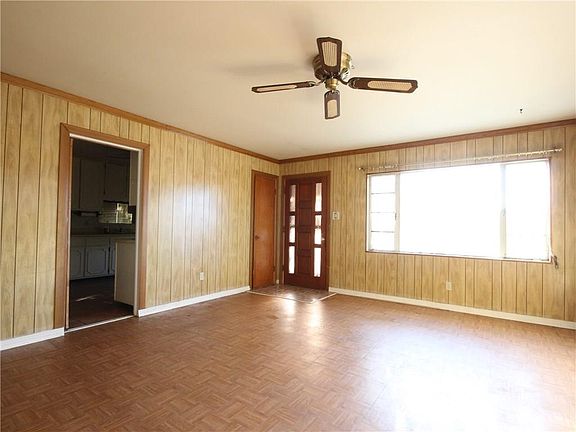 4th image of 1221 Clausen Dr