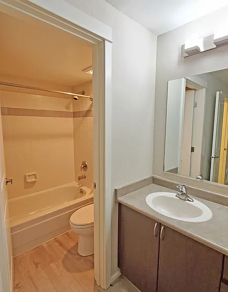 215 9th St #D201 — Photo 9