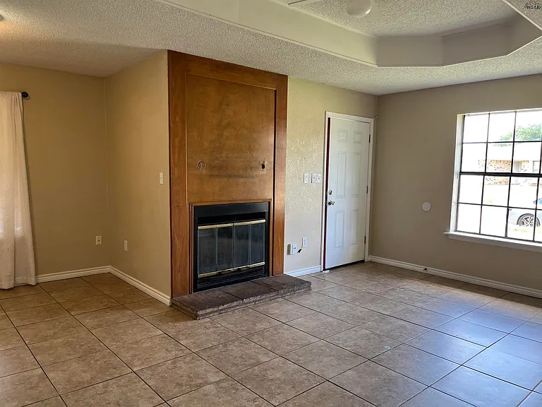 2705 Boulder Dr — Photo 3
