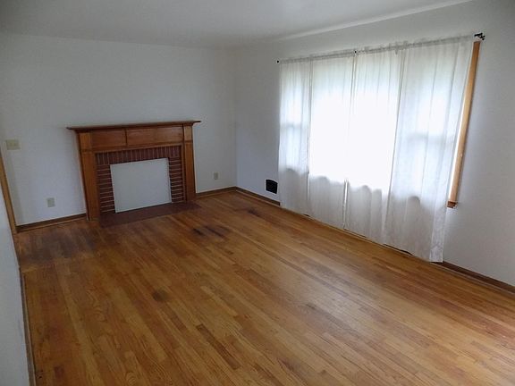 2nd image of 4192 Ashgrove Dr