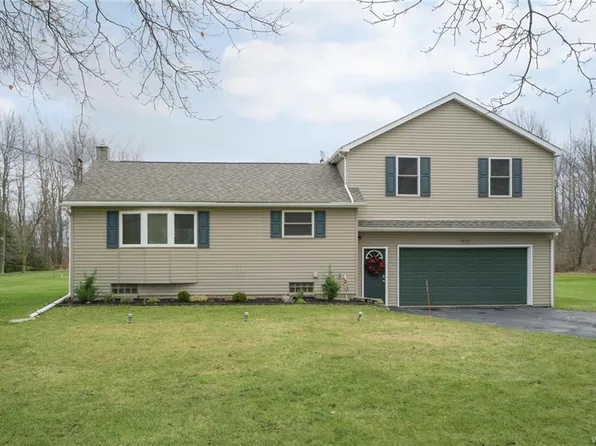 4535 Royalton Center Rd, Gasport, NY 14067