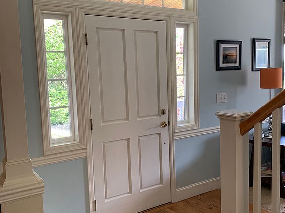 Entryway w cathedral ceiling