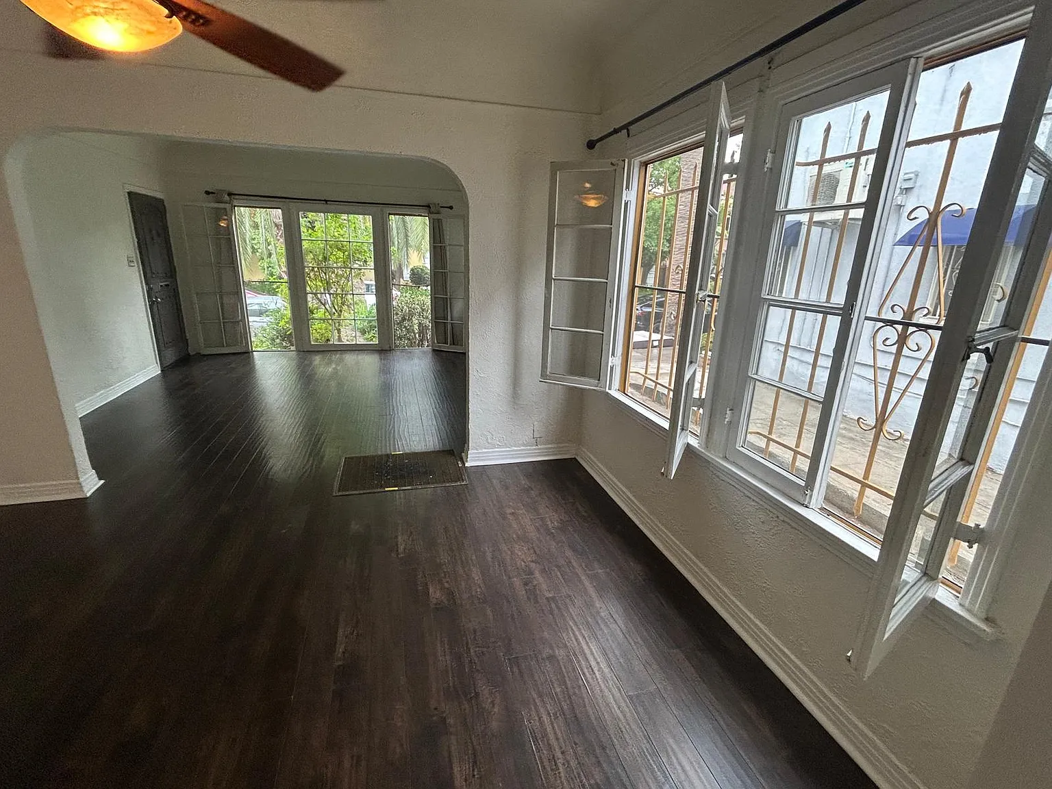 2 bed, 1050 sqft, $3,595 — Photo 3