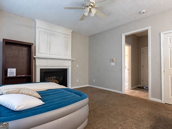 5th image of 2933 Regent Walk Dr
