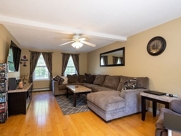 5th image of 140 Lakeshore Dr