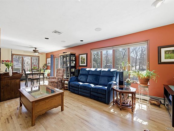 5th image of 287 Peconic Terrace