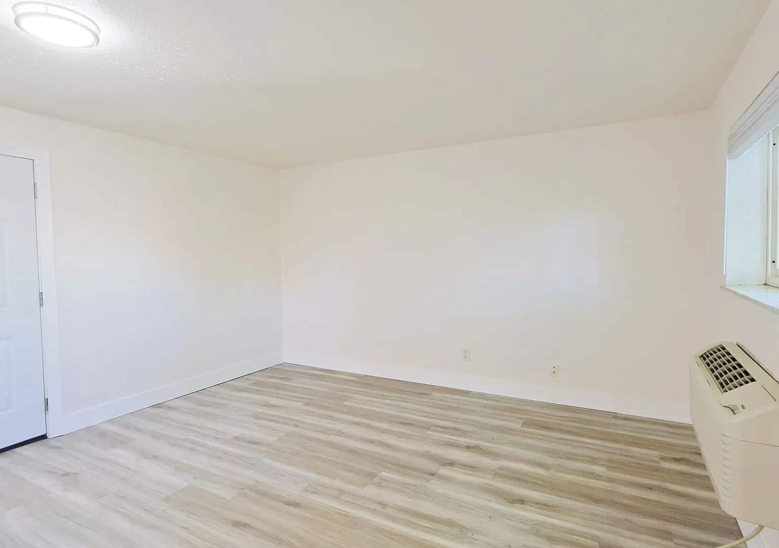 Updated 1 Bed 1 Bath — Photo 3