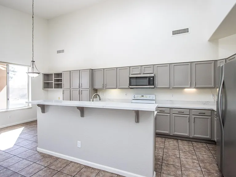 4627 E Dale Ln — Photo 6