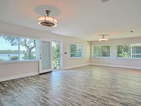 3rd image of 5512 W Bayshore Dr