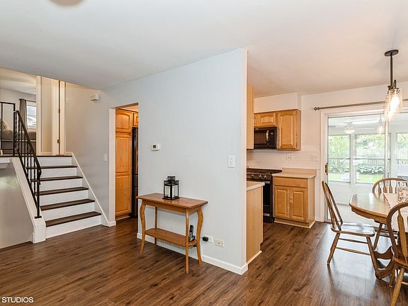 3rd image of 17630 W Warren Ave
