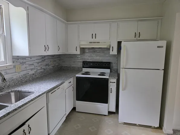 448 Grandview Ter APT 3, Lawrence, KS 66044