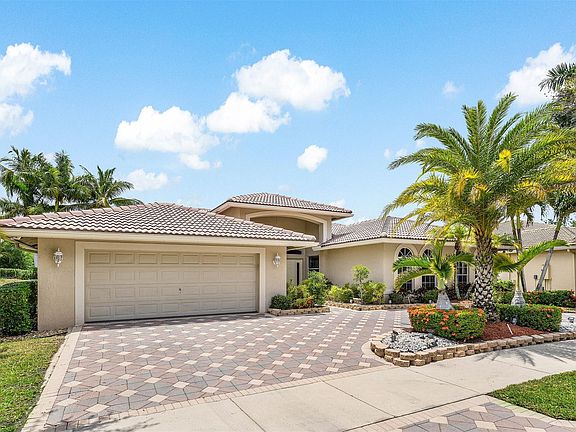 2nd image of 3852 Oak Ridge Circle