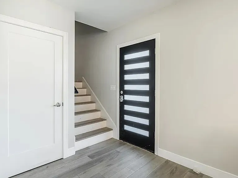 1458 W 37th Pl — Photo 10