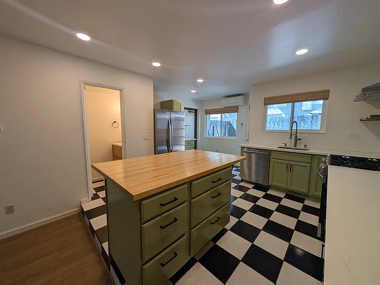 4510 Campus Ave #5 — Photo 8