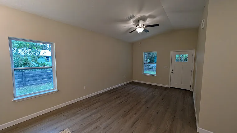 3325 S Palm Ave — Photo 5