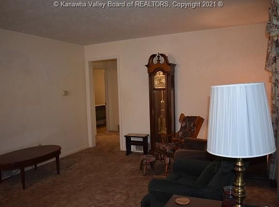 3rd image of 1211 Lyndale Dr