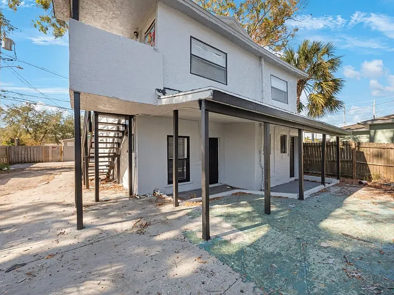 2 bed, 1.5 bath, 694 sqft, $1,550 — Photo 2